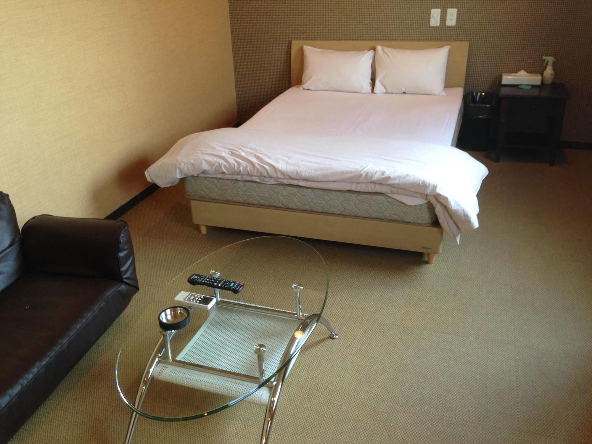 Uehonmachi Plaza Hotel (Adults Only) Osaka Dış mekan fotoğraf