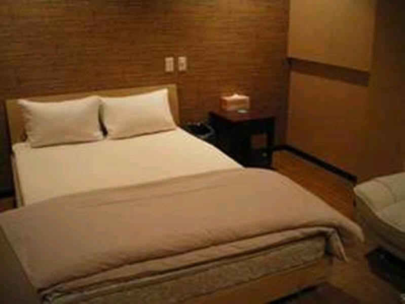 Uehonmachi Plaza Hotel (Adults Only) Osaka Dış mekan fotoğraf